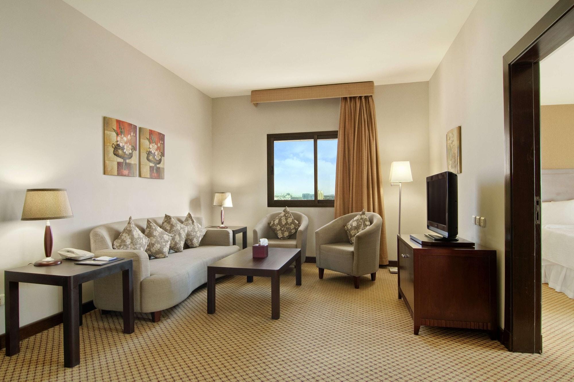 Hilton Garden Inn Riyadh Olaya Esterno foto