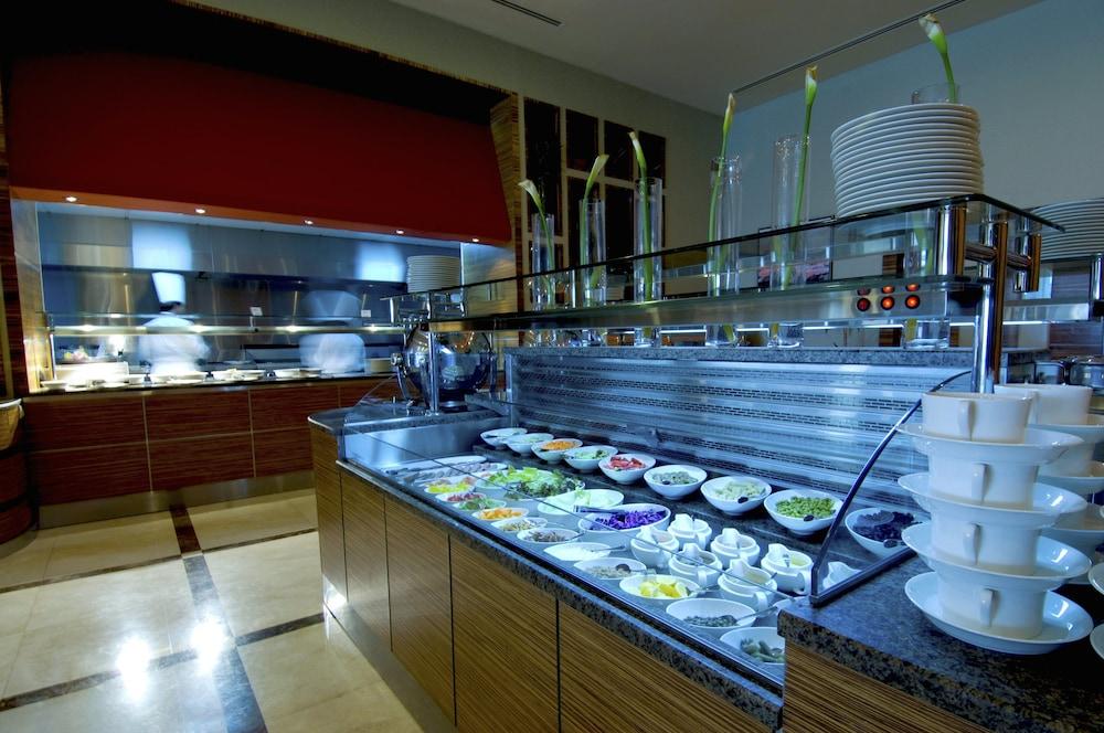 Hilton Garden Inn Riyadh Olaya Esterno foto