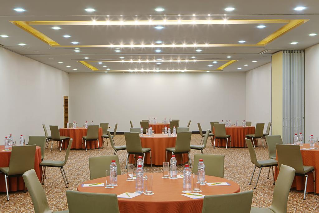 Hilton Garden Inn Riyadh Olaya Esterno foto