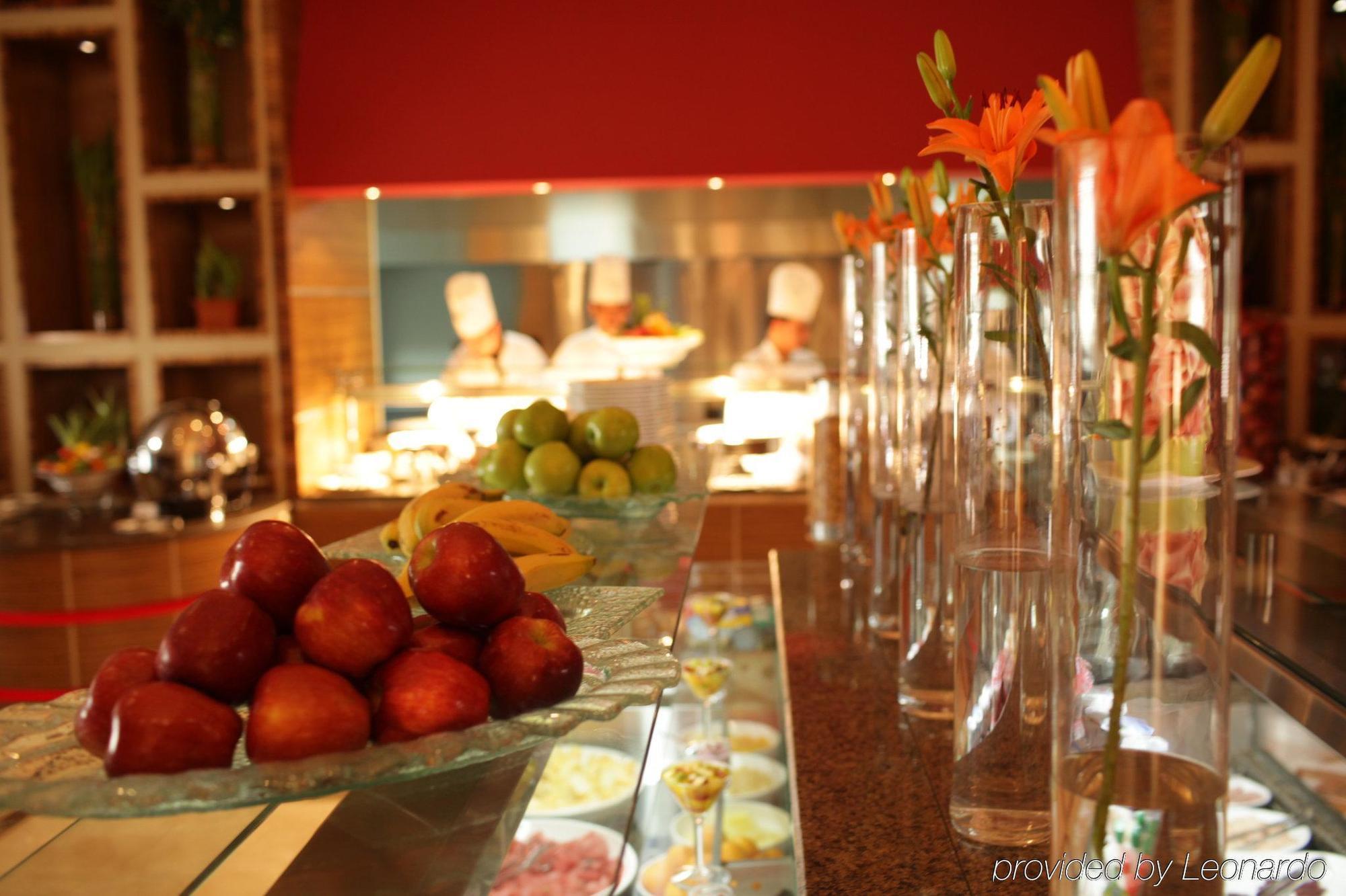 Hilton Garden Inn Riyadh Olaya Ristorante foto