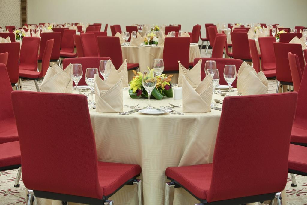 Hilton Garden Inn Riyadh Olaya Ristorante foto