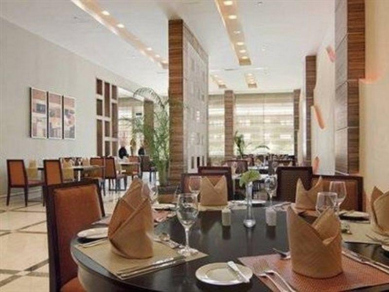 Hilton Garden Inn Riyadh Olaya Esterno foto