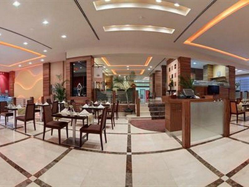 Hilton Garden Inn Riyadh Olaya Esterno foto
