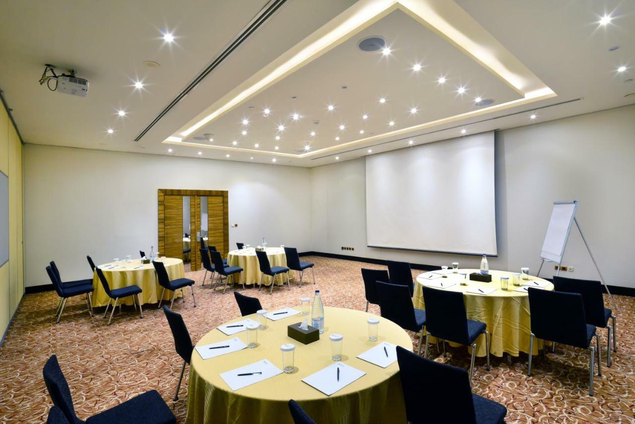 Hilton Garden Inn Riyadh Olaya Esterno foto