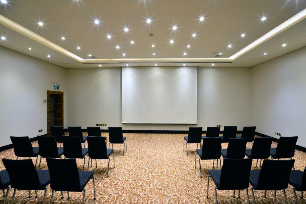 Hilton Garden Inn Riyadh Olaya Esterno foto