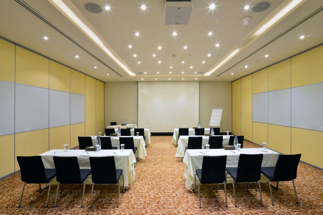 Hilton Garden Inn Riyadh Olaya Esterno foto