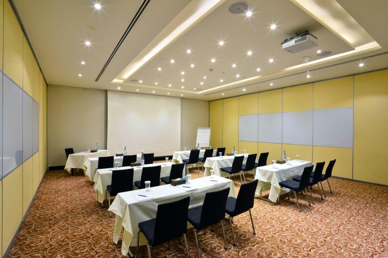 Hilton Garden Inn Riyadh Olaya Esterno foto