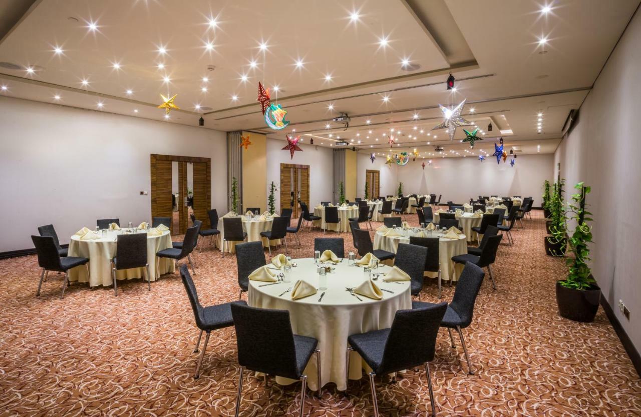Hilton Garden Inn Riyadh Olaya Esterno foto